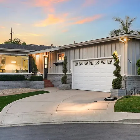 Hills Hideaway By Coastvh - Luxury Midtown 3Br Villa